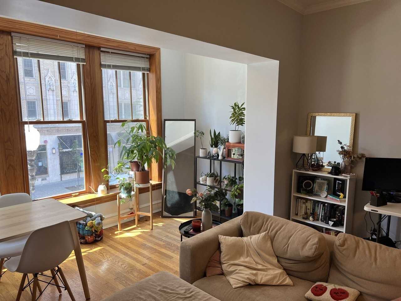 1042 W Bryn Mawr Ave #3 - Photo 4 of 14