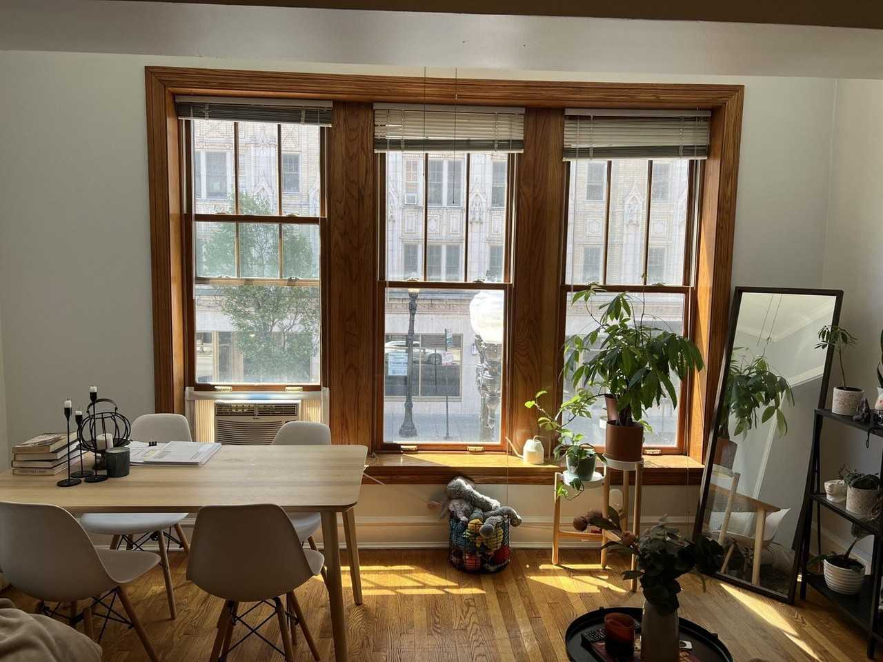 1042 W Bryn Mawr Ave #3 - Photo 5 of 14