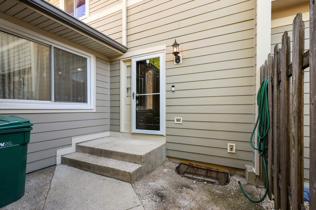 409 Mallard Dr - Photo 3 of 42