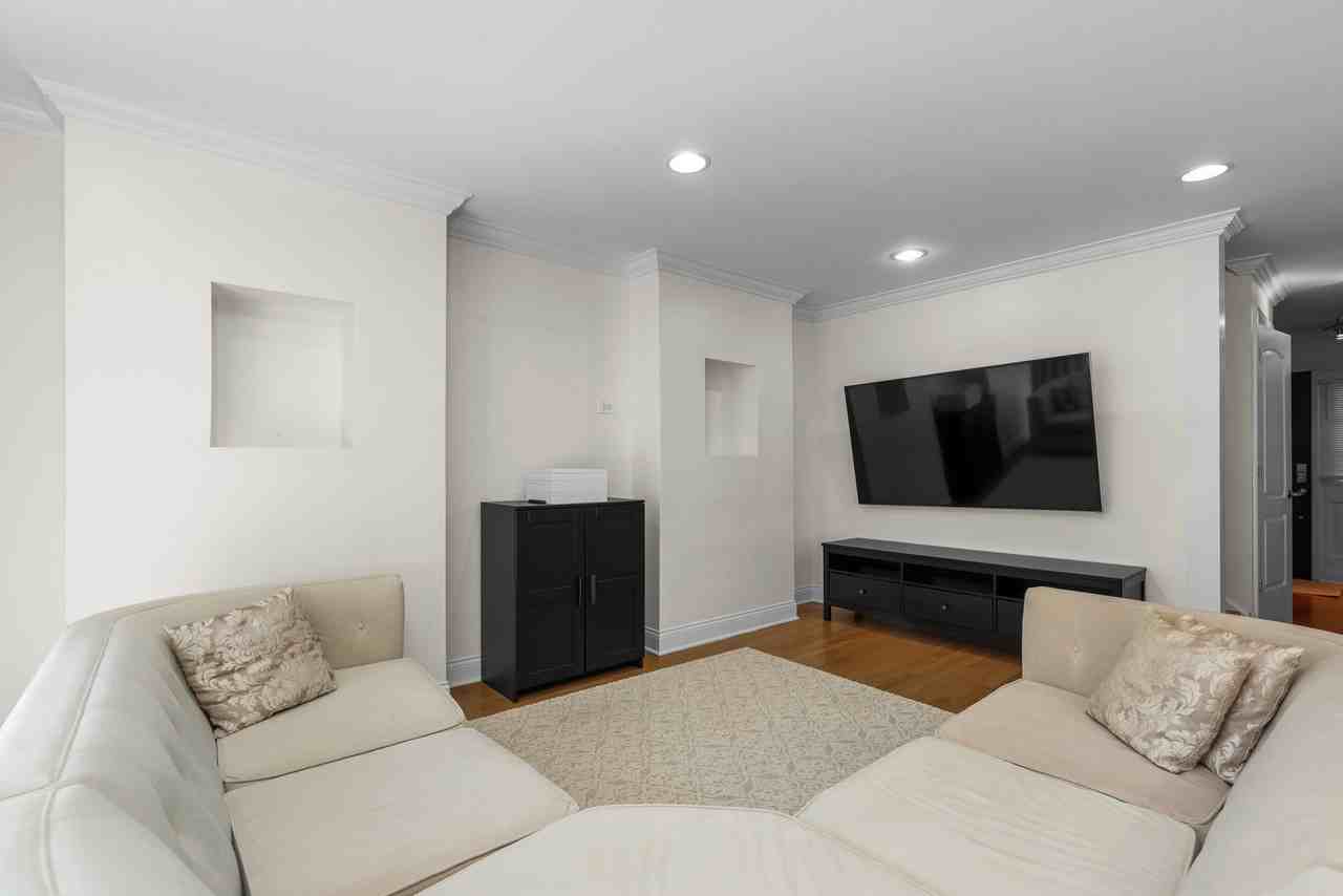 409 Mallard Dr - Photo 7 of 42