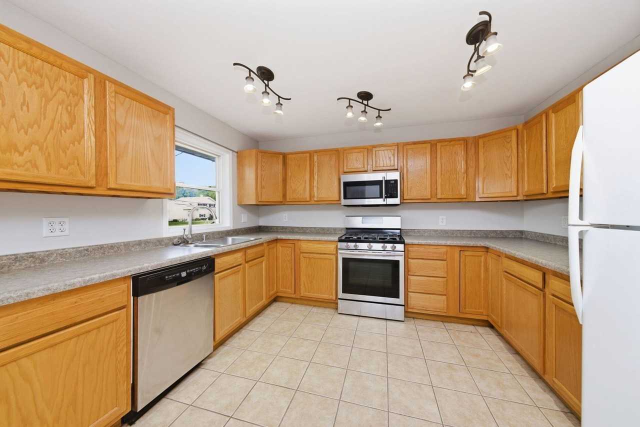 3015 Jo Ann Dr - Photo 3 of 15
