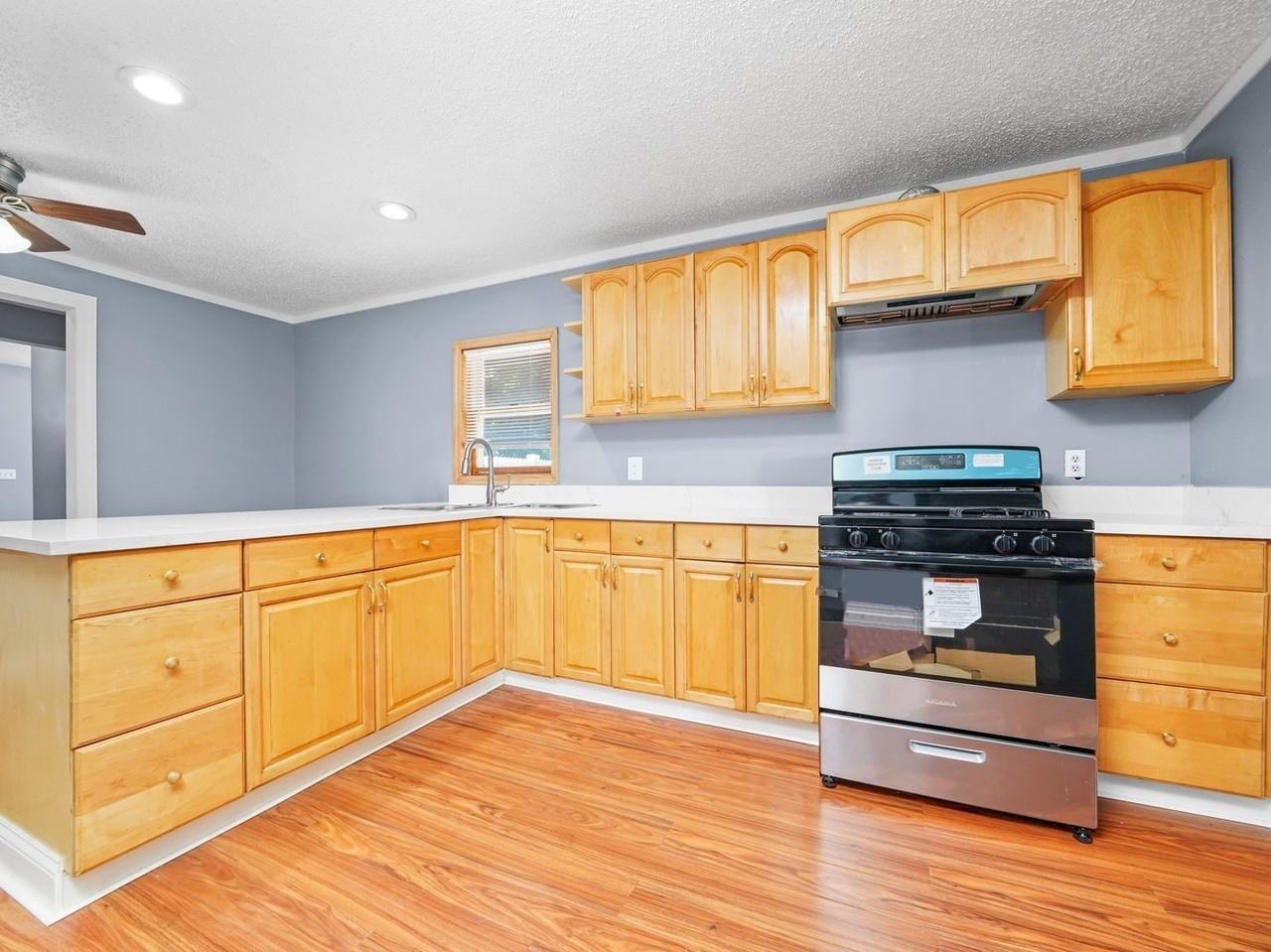 520 W Johnson St - Photo 4 of 47