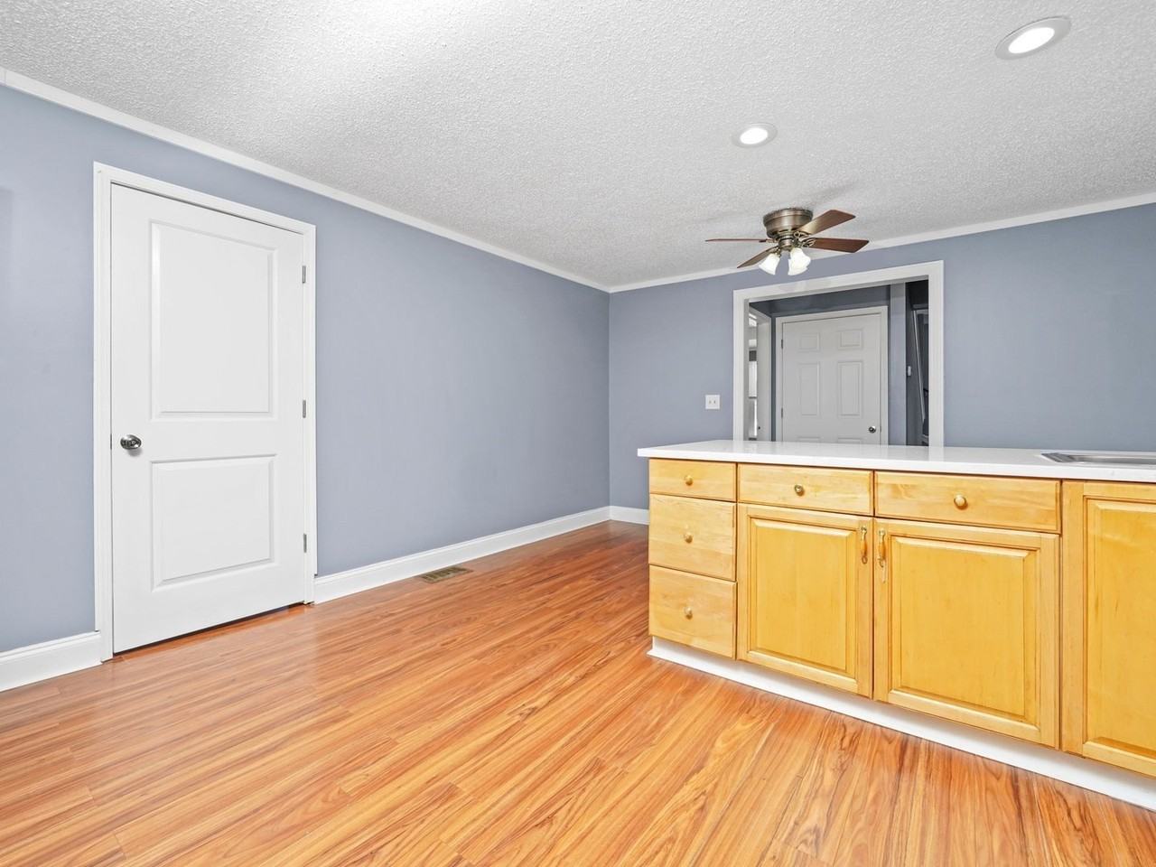520 W Johnson St - Photo 7 of 47