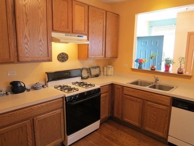 929 Genesee Dr #0 - Photo 3 of 12