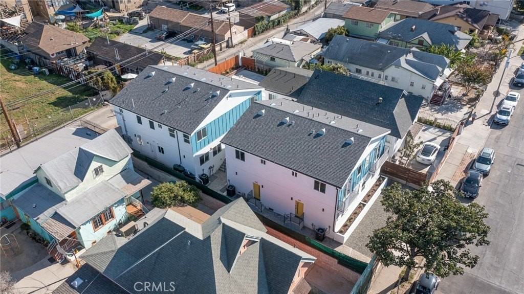 236 N Burlington Ave - Photo 3 of 23