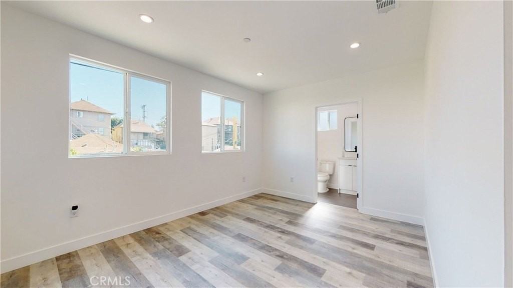 236 N Burlington Ave - Photo 6 of 23