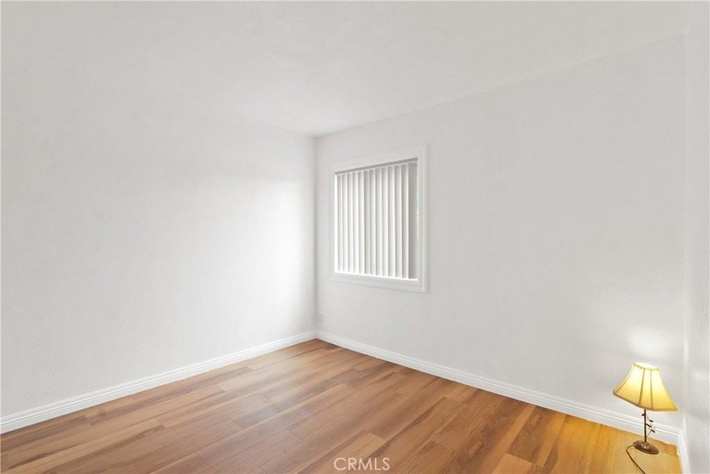 5965 Stafford Ave - Photo 4 of 10