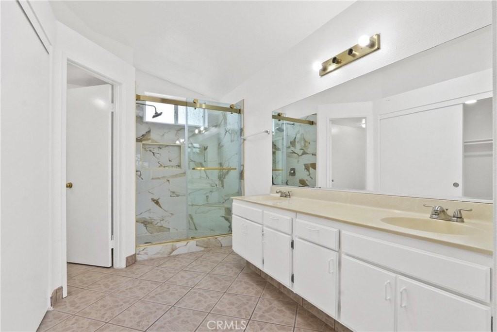 5965 Stafford Ave - Photo 5 of 10