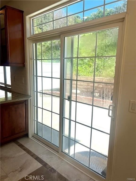 25292 De Salle St - Photo 4 of 21