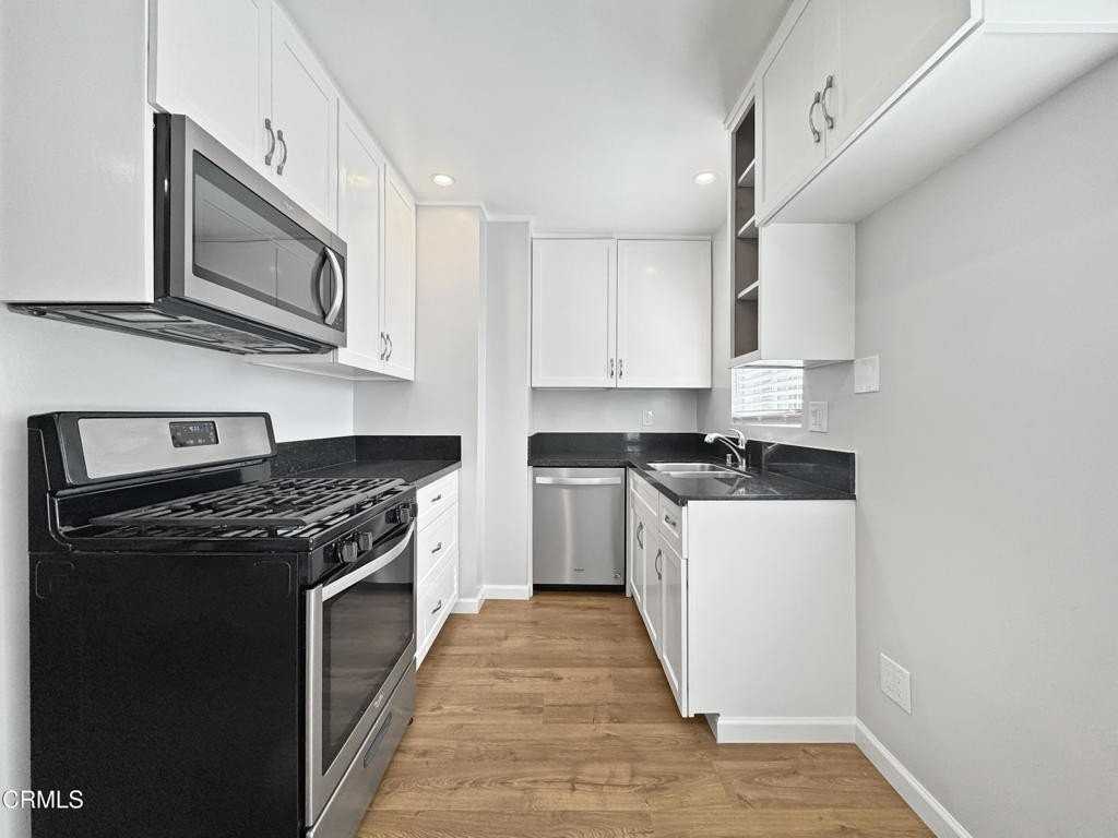 720 E Mountain St #15 - Photo 2 of 18