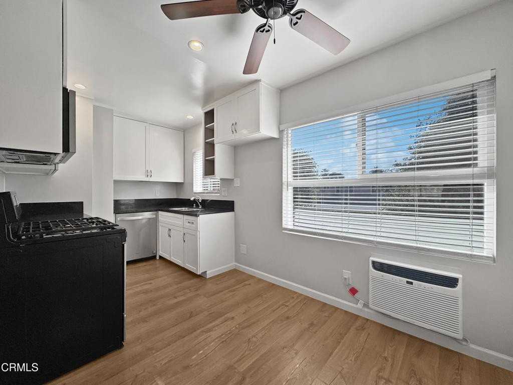 720 E Mountain St #15 - Photo 3 of 18