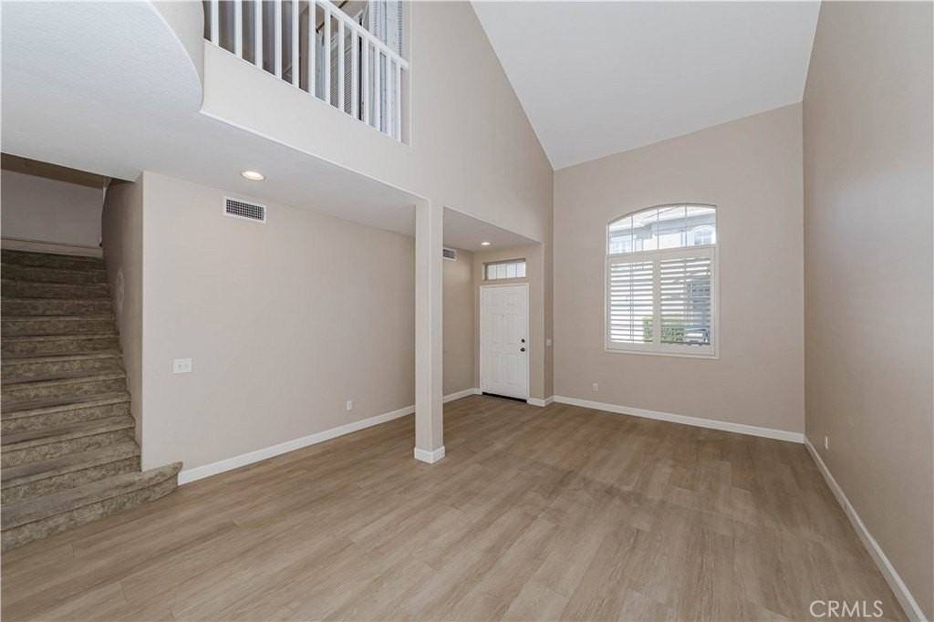 54 Melrose Dr - Photo 5 of 17