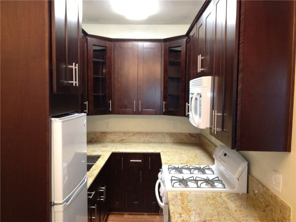 723 E 3rd St #11 - Photo 4 of 12