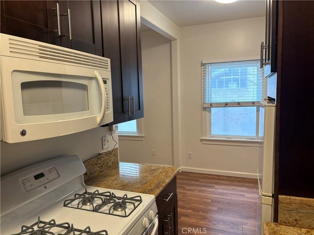 723 E 3rd St #11 - Photo 5 of 12