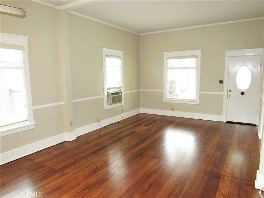 478 S Grand St - Photo 4 of 10