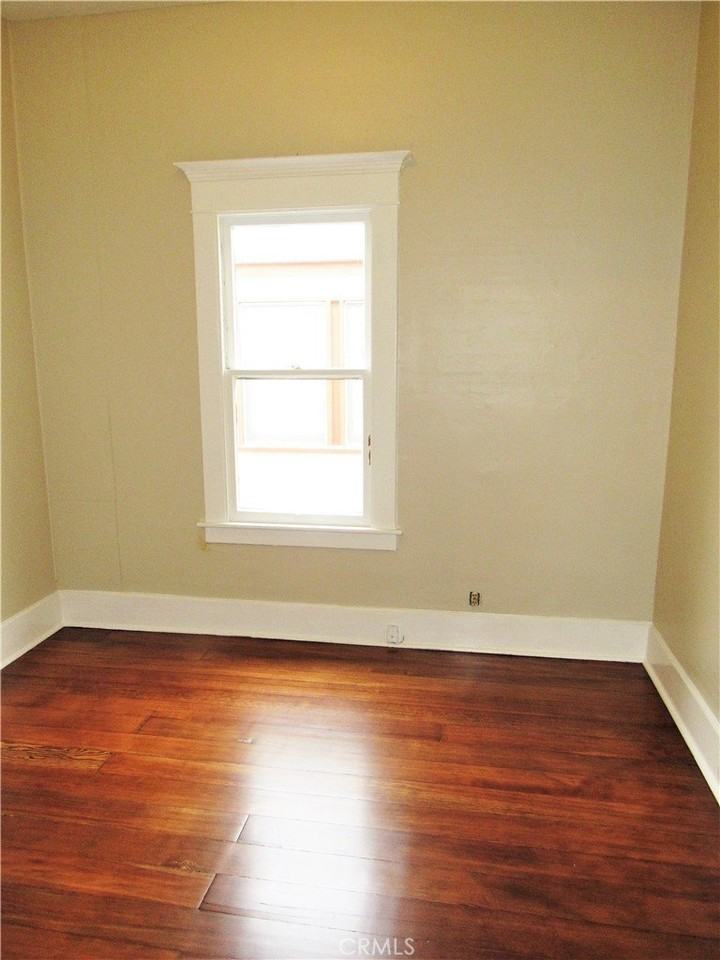 478 S Grand St - Photo 6 of 10