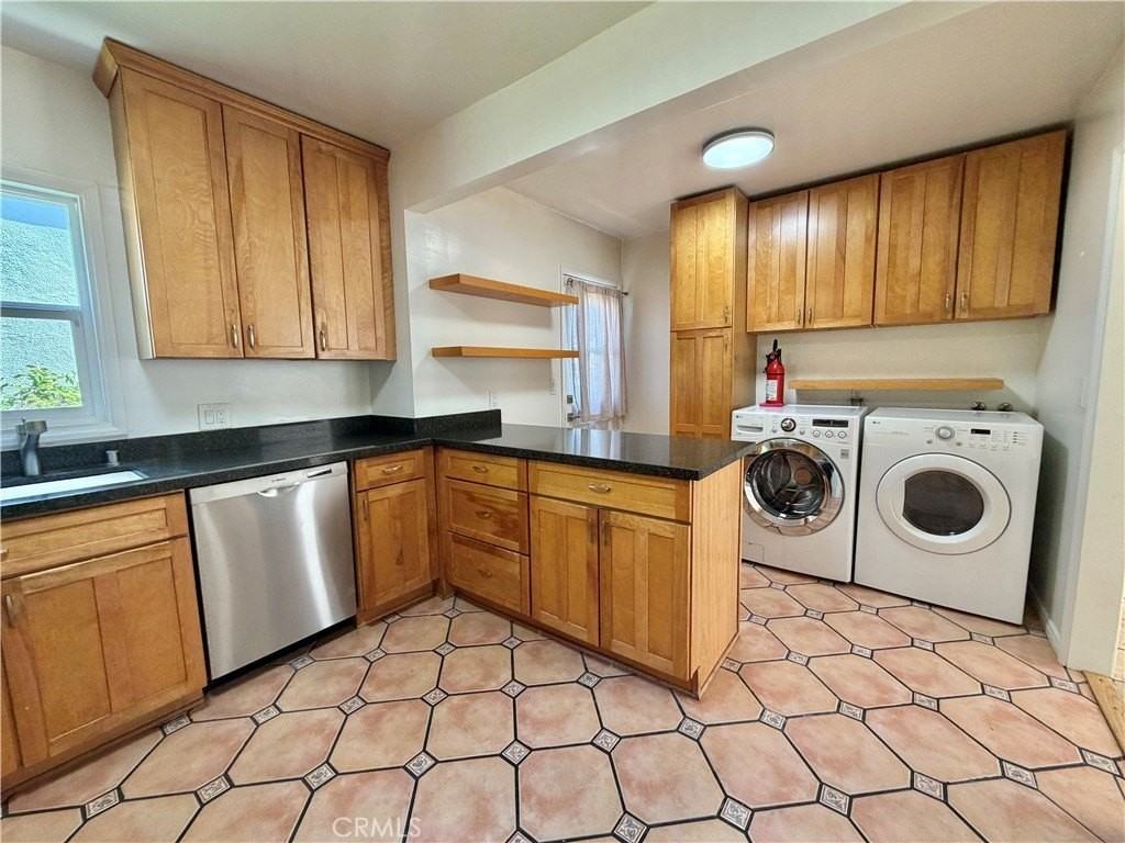 7619 Midfield Ave - Photo 4 of 17