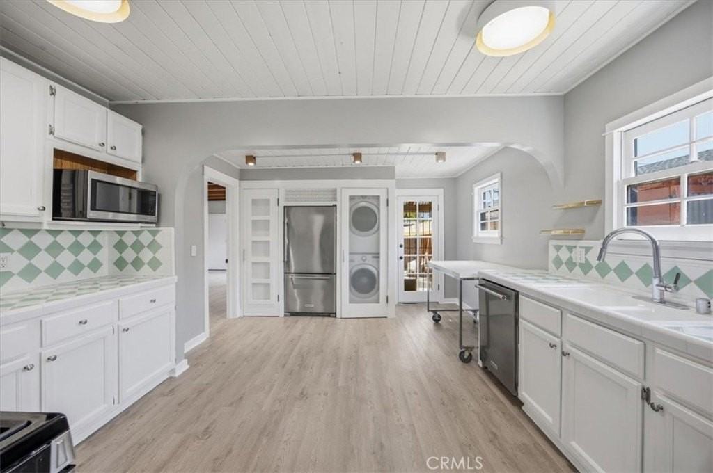 744 Flower Ave - Photo 5 of 40