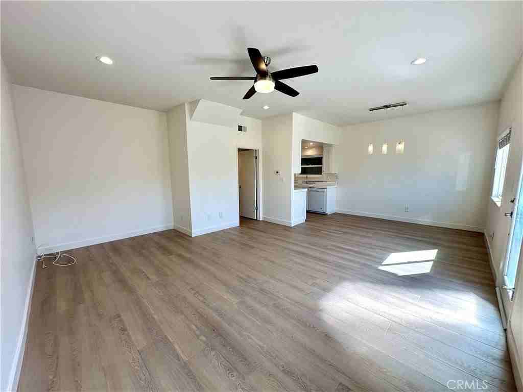 453 29th St - Photo 4 of 22