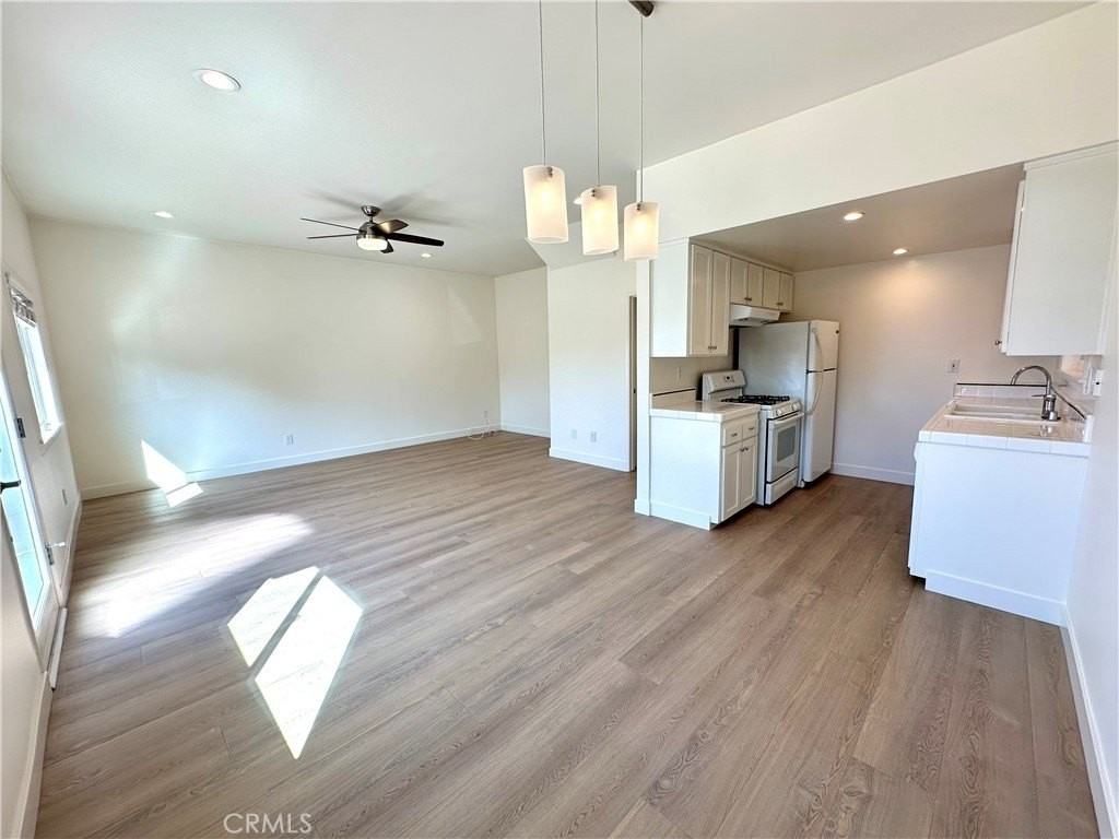 453 29th St - Photo 5 of 22