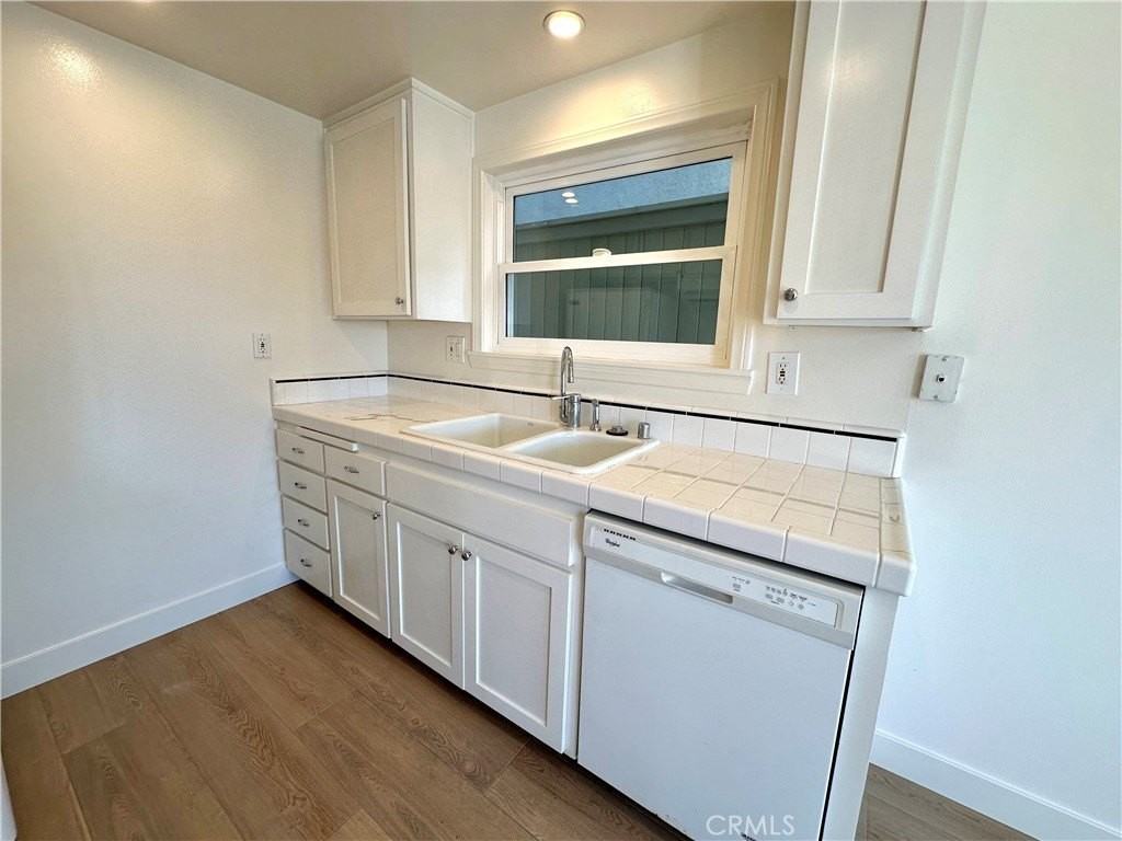 453 29th St - Photo 7 of 22