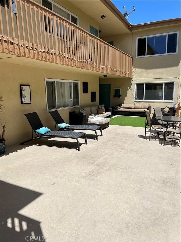 2121 Pacific Coast Hwy #3 - Photo 4 of 9