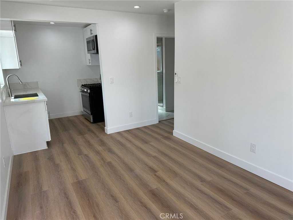 619 S Brand Blvd #A - Photo 7 of 14