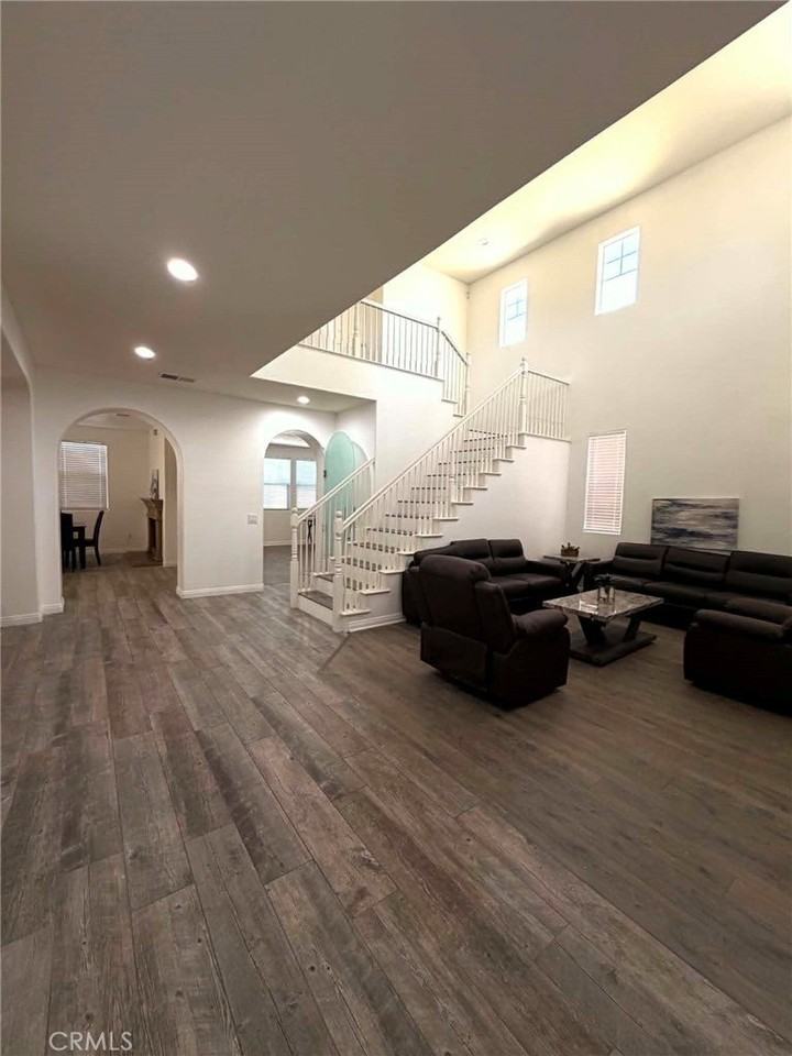 44045 Quarter St - Photo 3 of 24
