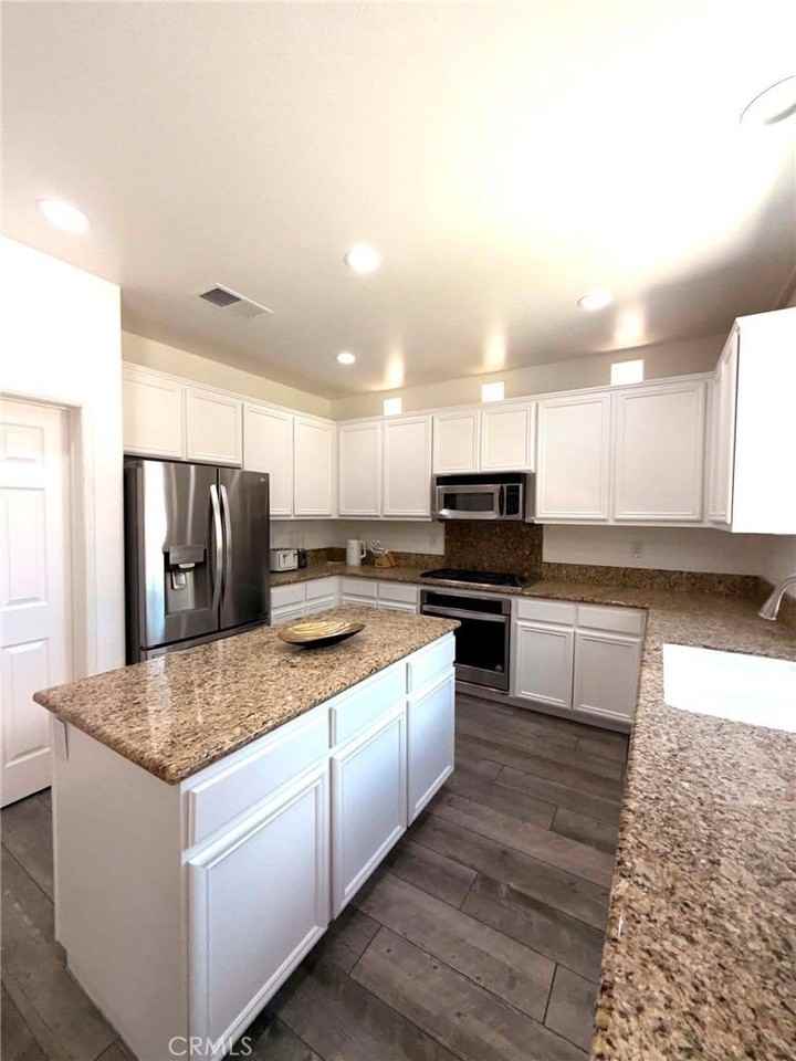44045 Quarter St - Photo 5 of 24