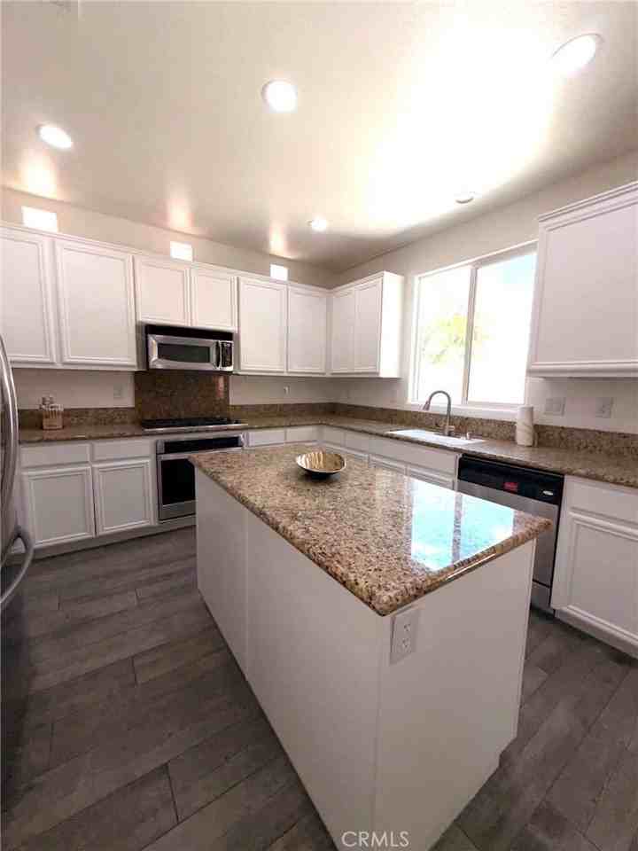 44045 Quarter St - Photo 6 of 24