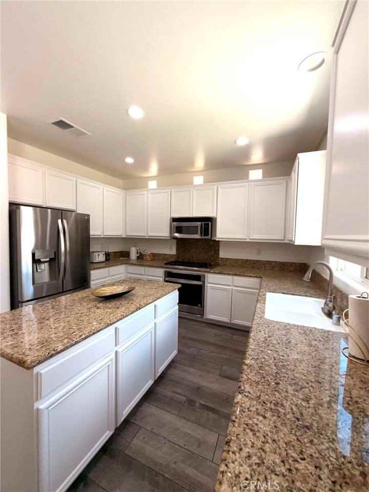 44045 Quarter St - Photo 7 of 24