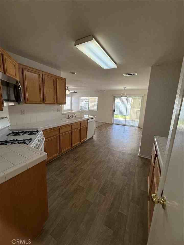 30212 Lakeport St - Photo 2 of 11