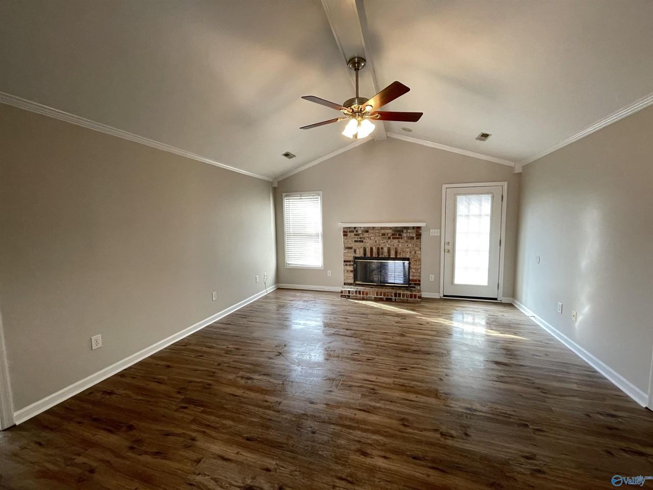 102 Mcdermotts Way - Photo 4 of 19