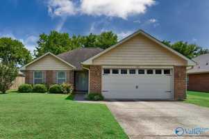 featured image of 5015 Montauk Trl Se