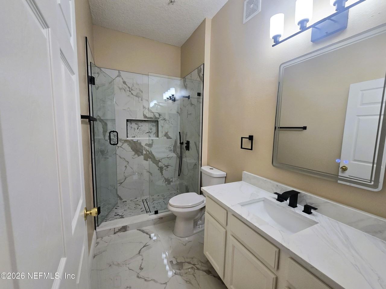 7047 Deer Lodge Cir #102 - Photo 2 of 27