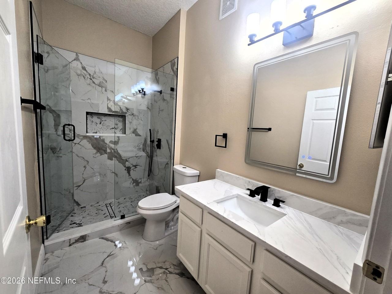 7047 Deer Lodge Cir #102 - Photo 5 of 27