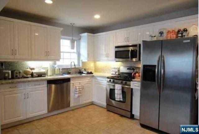 1517 12th St - Photo 5 of 9