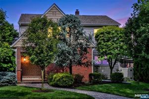 featured image of 24 Maple Ave #1stFL