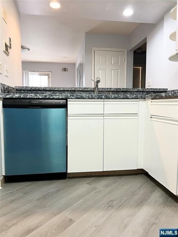1484 Westgate Dr - Photo 4 of 19