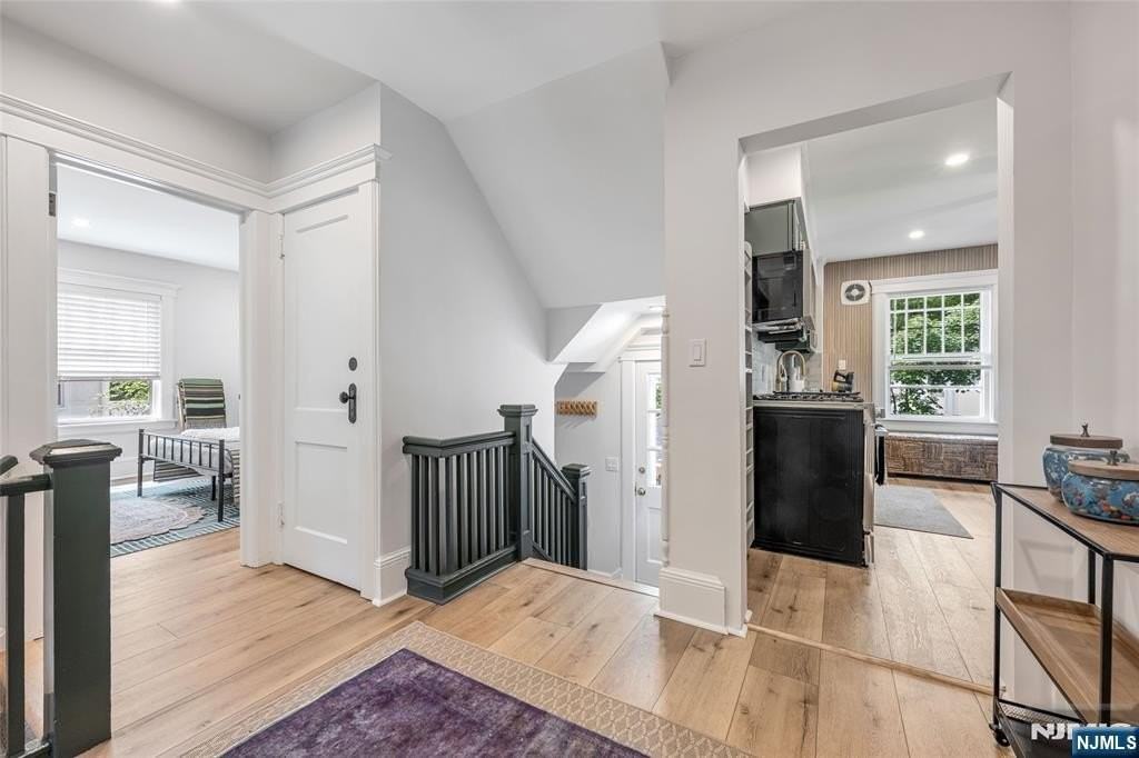 34 Washington Pl #2ndFL - Photo 3 of 18