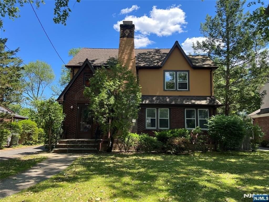 325 Bogert Ave - Photo 2 of 25