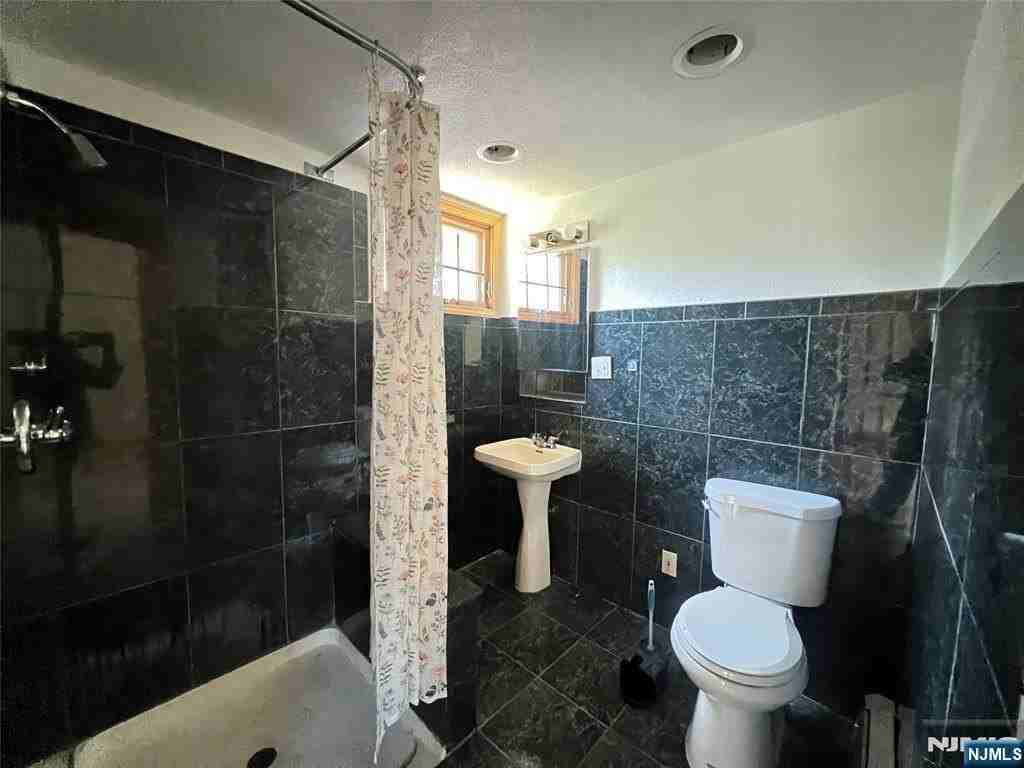 325 Bogert Ave - Photo 6 of 25