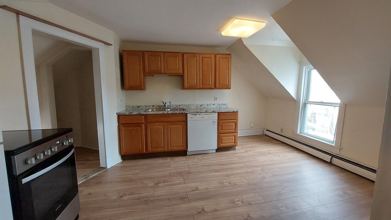 32 S Main St #7 - Photo 2 of 8