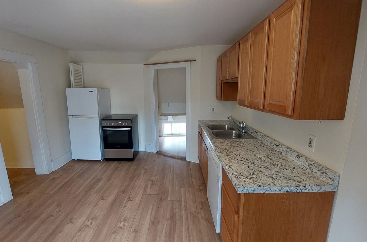 32 S Main St #7 - Photo 3 of 8