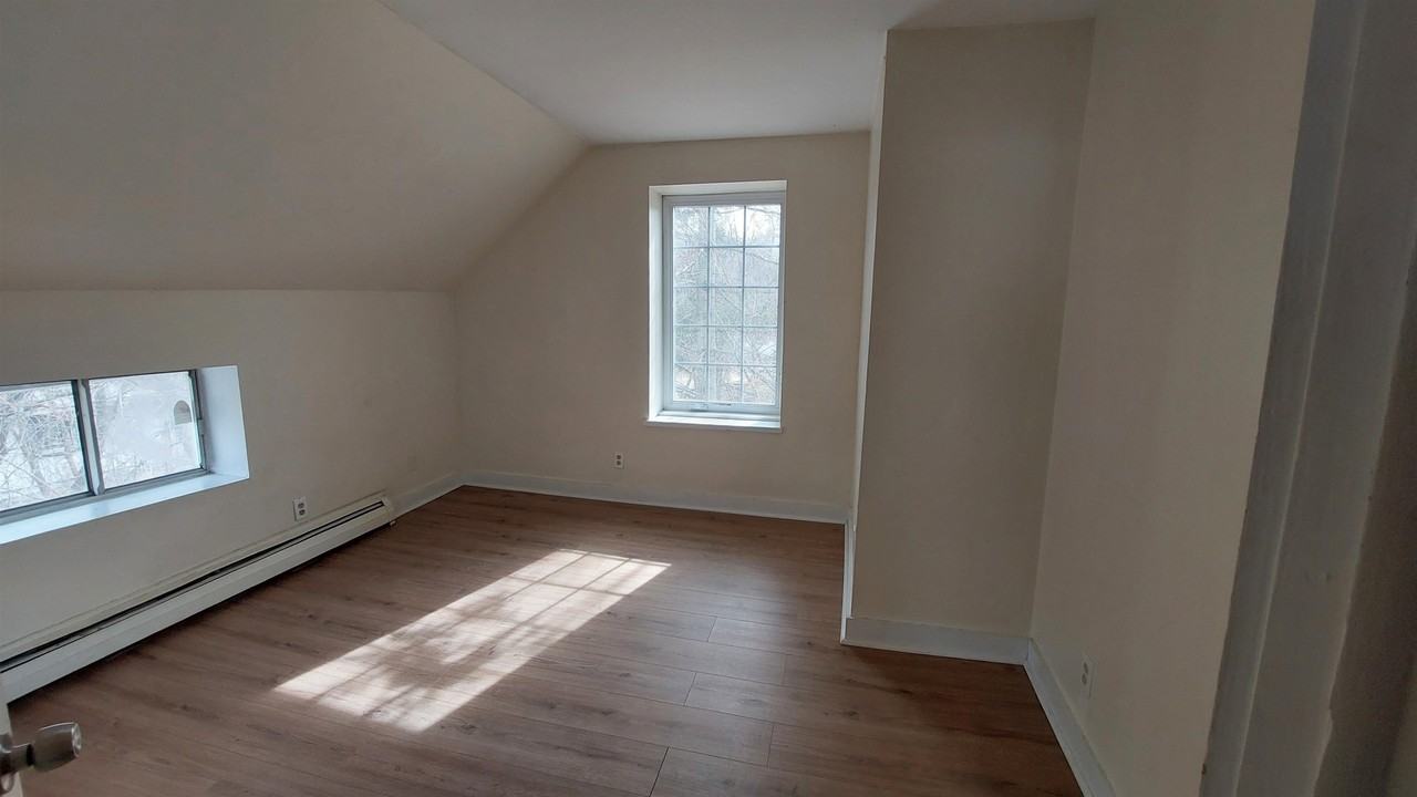 32 S Main St #7 - Photo 5 of 8