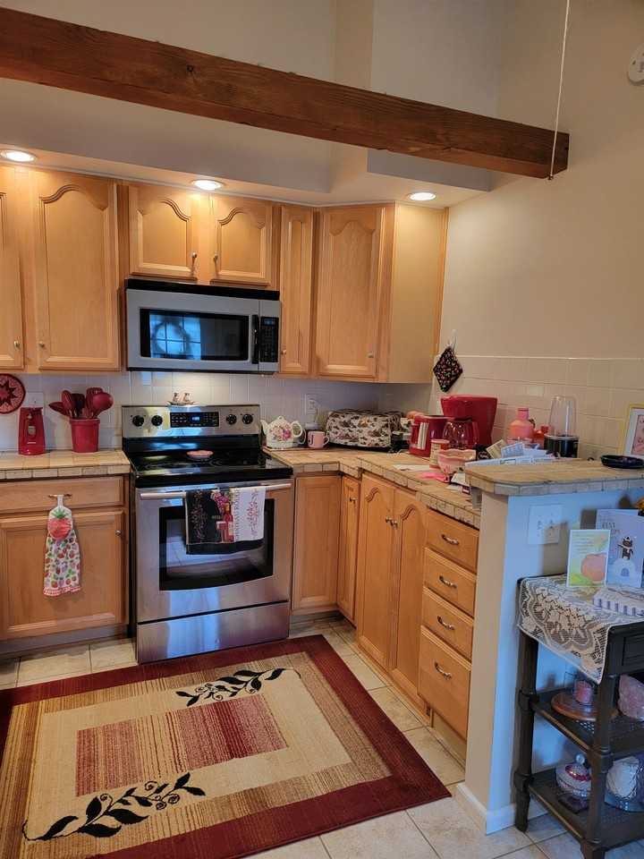 58 Beech St - Photo 2 of 28