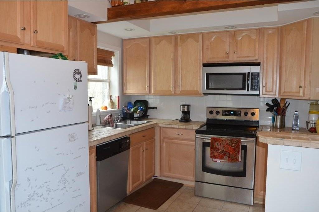 58 Beech St - Photo 6 of 28