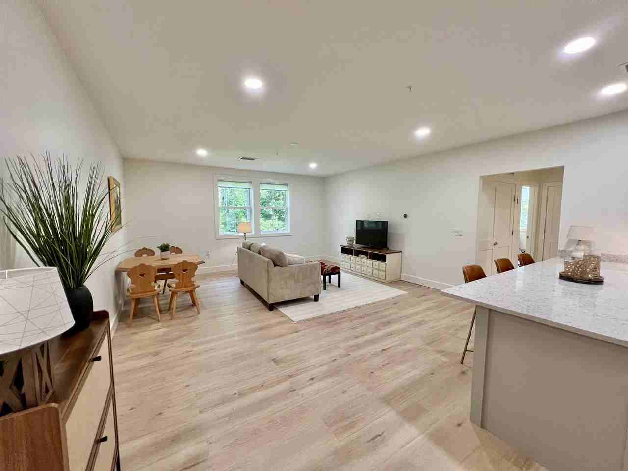 48 Della St - Photo 6 of 15
