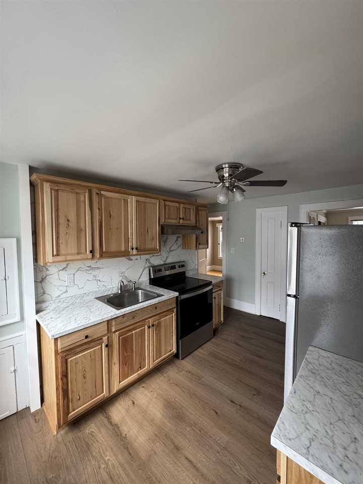 89 Centre St - Photo 3 of 17
