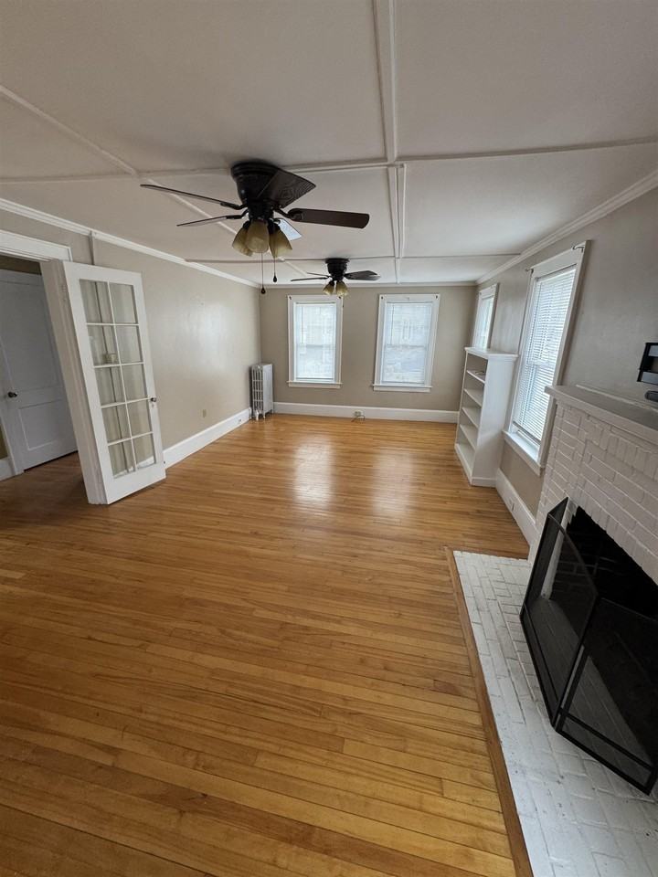 89 Centre St - Photo 6 of 17